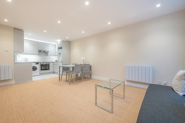 1 bed property in Bartholomew Close, London